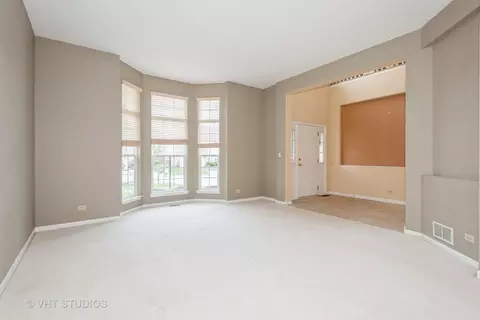 Living - 2269 Moser Ln, Algonquin, IL 60102 photo 6 of 6