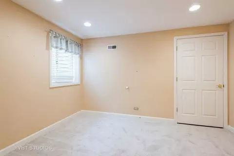 Bedroom - 2269 Moser Ln, Algonquin, IL 60102 photo 4 of 4