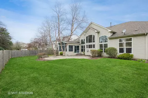 Exterior - 2269 Moser Ln, Algonquin, IL 60102 photo 3 of 4
