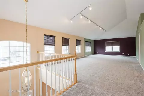 Living - 2269 Moser Ln, Algonquin, IL 60102 photo 4 of 6