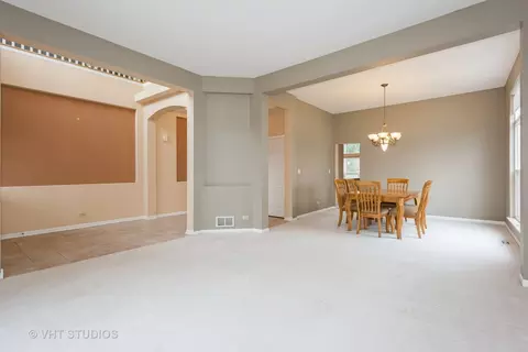 Living - 2269 Moser Ln, Algonquin, IL 60102 photo 1 of 6