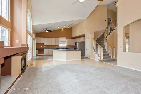 Living - 2269 Moser Ln, Algonquin, IL 60102 photo 3 of 6