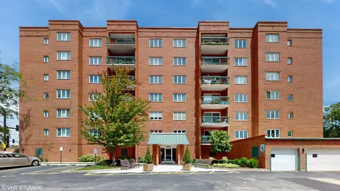 545 S River Rd #705, Des Plaines, IL 60016 photo 2