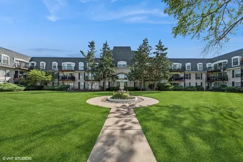 5200 Carriageway Dr #327, Rolling Meadows, IL 60008