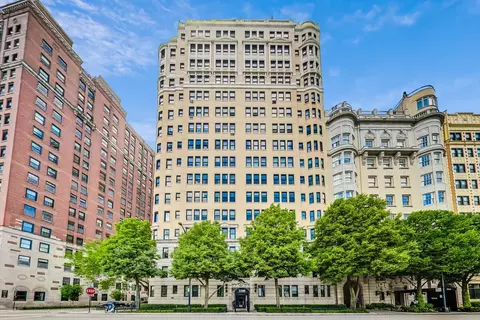 3300 N Lake Shore Dr #7C, Chicago, IL 60657