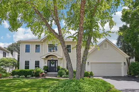 527 Hampton Dr, Lake Villa, IL 60046