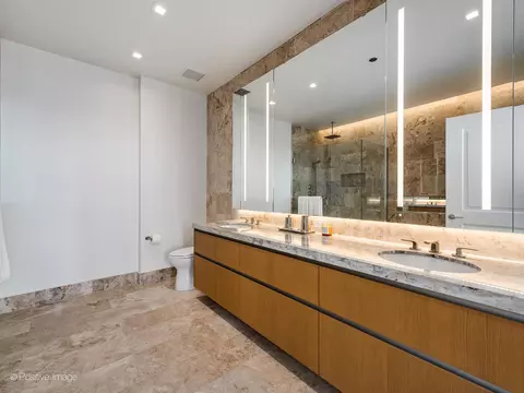 Bath - 363 E Wacker Dr #4203, Chicago, IL 60601 photo 1 of 4
