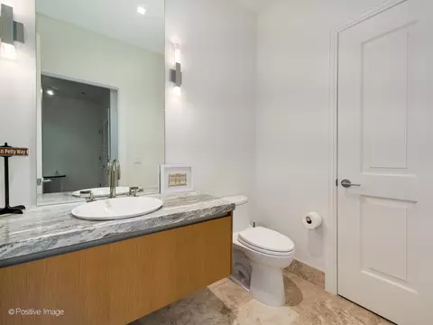 Bath - 363 E Wacker Dr #4203, Chicago, IL 60601 photo 4 of 4
