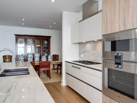 Kitchen - 363 E Wacker Dr #4203, Chicago, IL 60601 photo 4 of 5