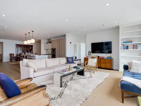 Living - 363 E Wacker Dr #4203, Chicago, IL 60601 photo 3 of 3