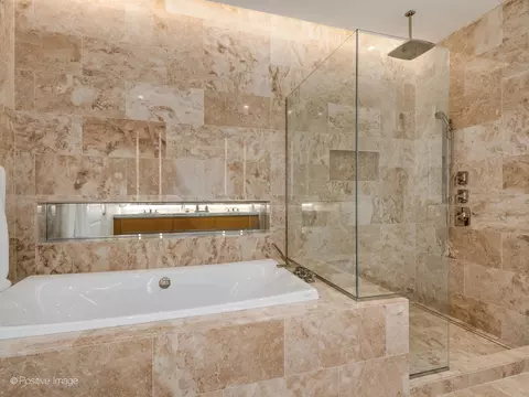 Bath - 363 E Wacker Dr #4203, Chicago, IL 60601 photo 2 of 4