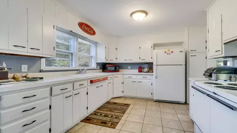 708 Wayne Dr, Machesney Park, IL 61115 photo 6