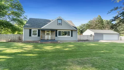 708 Wayne Dr, Machesney Park, IL 61115 photo 2