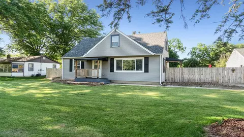 708 Wayne Dr, Machesney Park, IL 61115