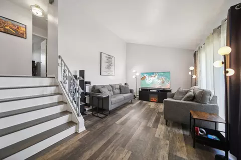 Living - 8801 Robin Dr #B, Des Plaines, IL 60016 photo 3 of 3