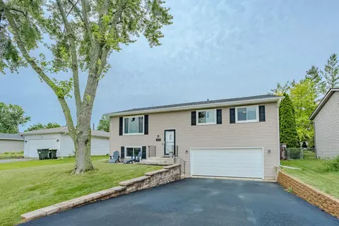 1515 Jefferson St, Lake In The Hills, IL 60156