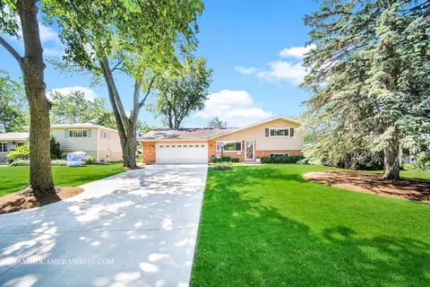 628 Ranch Rd, Wheaton, IL 60187 photo 2