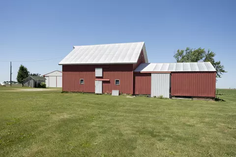 Exterior - 670 E 2300 North Rd, Danforth, IL 60930 photo 3 of 5