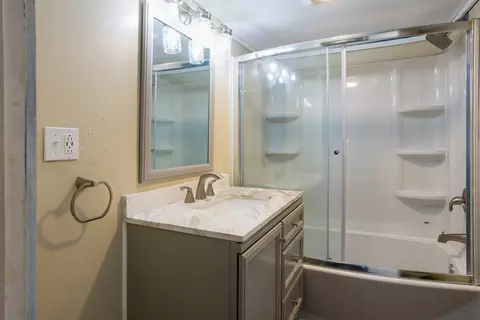 Bath - 670 E 2300 North Rd, Danforth, IL 60930 photo 1 of 1
