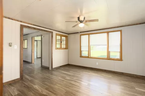 Living - 670 E 2300 North Rd, Danforth, IL 60930 photo 4 of 6