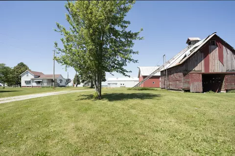 Exterior - 670 E 2300 North Rd, Danforth, IL 60930 photo 4 of 5