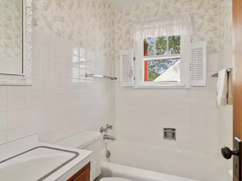 Bath - 666 Page Ave, Elgin, IL 60120 photo 1 of 3