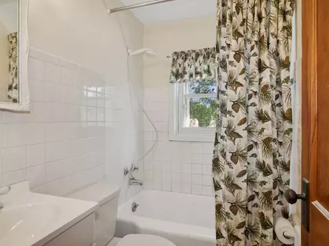 Bath - 666 Page Ave, Elgin, IL 60120 photo 3 of 3