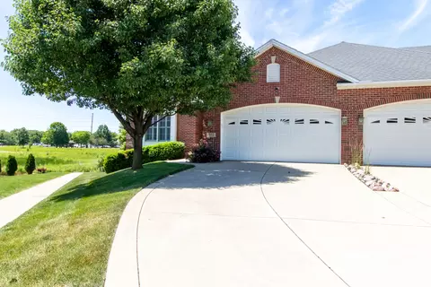 1902 Sinclair Ct, Bloomington, IL 61704
