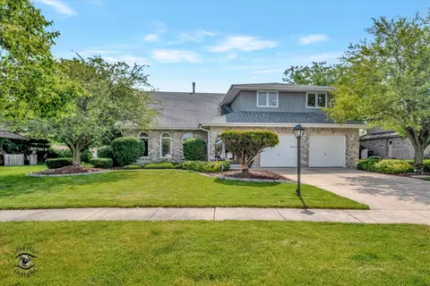 20225 S Mary Therese Ln, Frankfort, IL 60423
