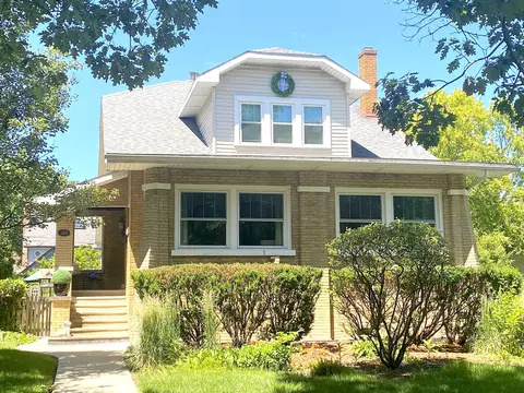 140 N Willow Rd, Elmhurst, IL 60126
