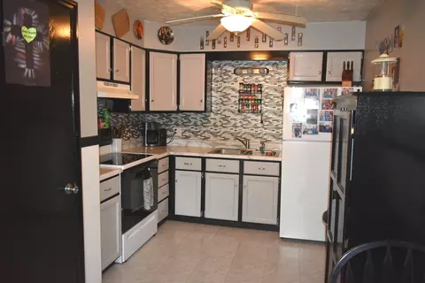 160 E Jefferson St, El Paso, IL 61738 photo 8