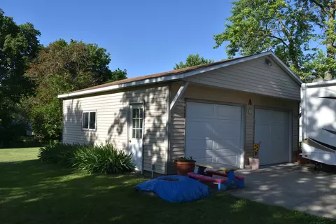 160 E Jefferson St, El Paso, IL 61738 photo 3