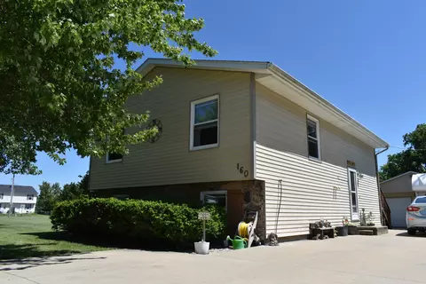 160 E Jefferson St, El Paso, IL 61738