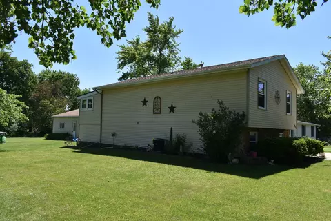 160 E Jefferson St, El Paso, IL 61738 photo 2