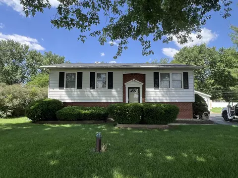 2760 Sportsman Club Dr, Bourbonnais, IL 60914