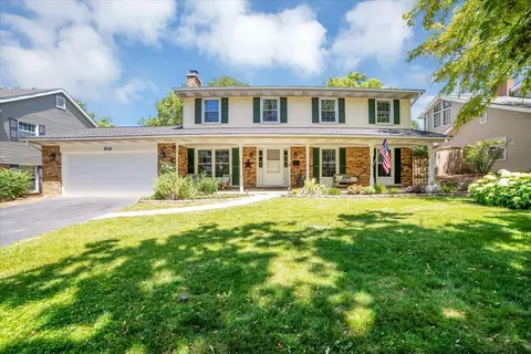 916 Stratford Ln, Downers Grove, IL 60516