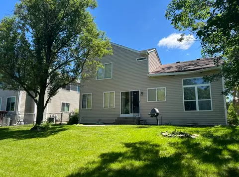 880 Tallgrass Dr, Bartlett, IL 60103 photo 2