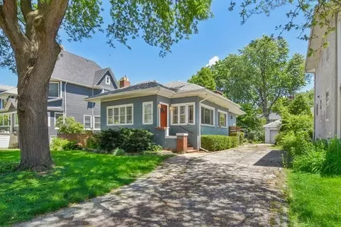 3221 Wisconsin Ave, Berwyn, IL 60402