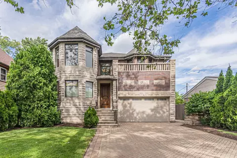 8253 N Octavia Ave, Niles, IL 60714
