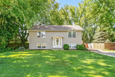 948 Banks Ct, Lake Holiday, IL 60548