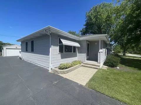 152 N Fairlawn Ave, Mundelein, IL 60060