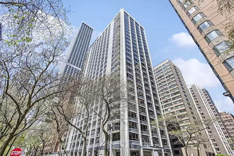 222 E Pearson St #2103, Chicago, IL 60611