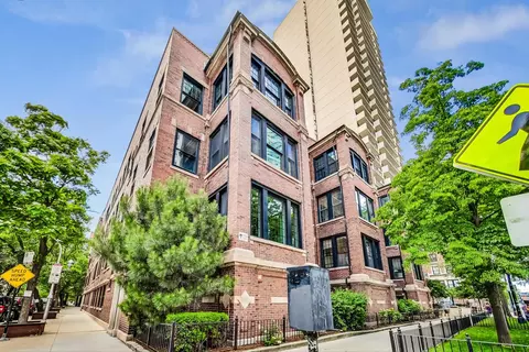 3144 N Sheridan Rd #3A, Chicago, IL 60657