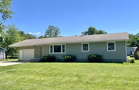 330 E 6th St, El Paso, IL 61738