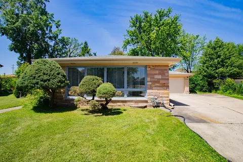 9046 N Joey Dr, Niles, IL 60714