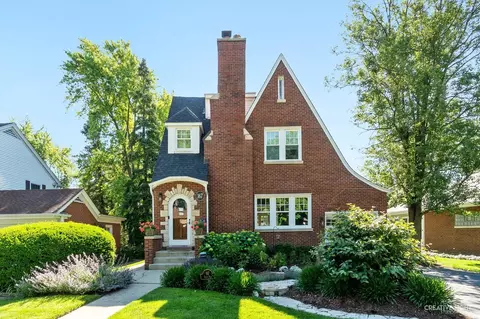 167 Crest Rd, Glen Ellyn, IL 60137