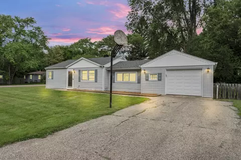 14 Mckinley St, Lake In The Hills, IL 60156