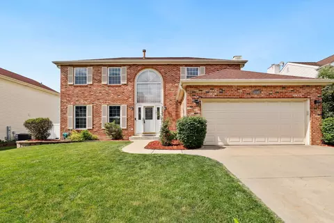1137 Hill Crest Dr, Carol Stream, IL 60188