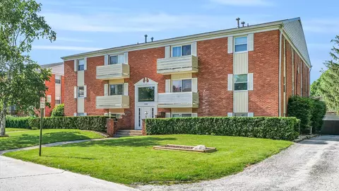 1002 E Harding Dr #201, Urbana, IL 61801