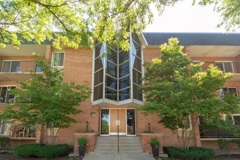 1060 N Mill St #307, Naperville, IL 60563